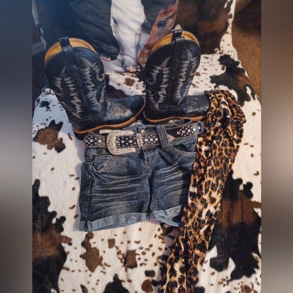 NO BOUNDARIES, SIZE 9 , WIDE WAIST BAND. WOMENS. - Picture 3 of 10